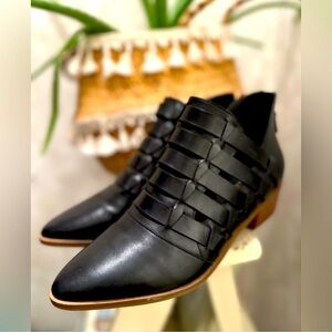 RARE NEW COLE HAAN Black Leather Crossweave Boots Size 9